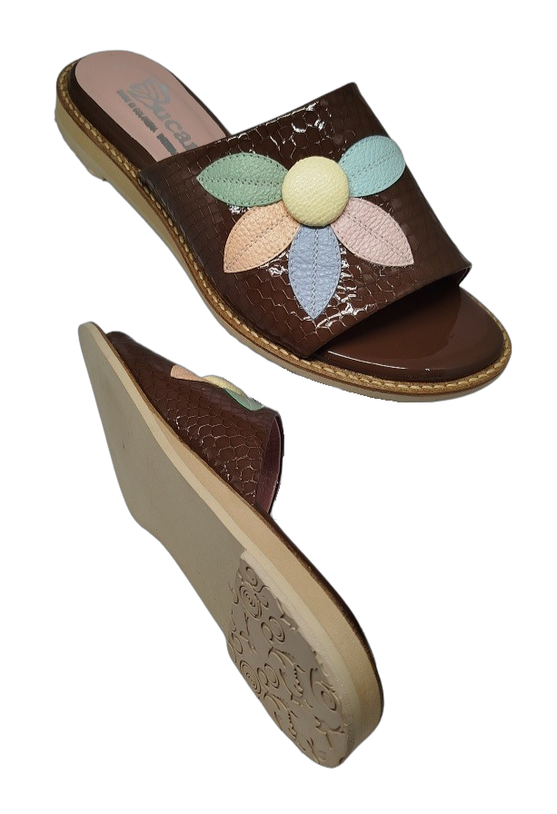 Flat Sandal with Flower Decoration | REF B530