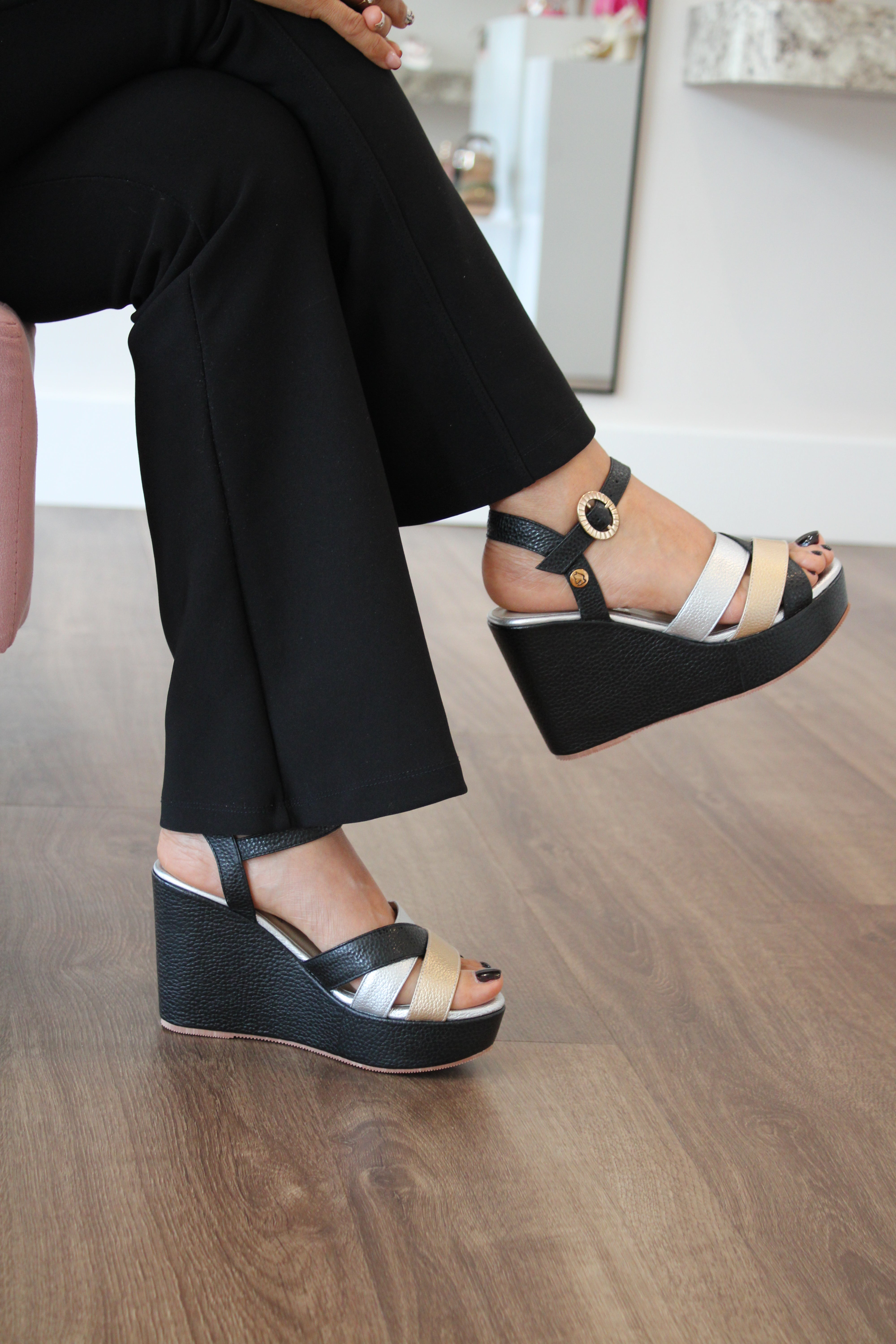 Black Leather Platform with Three Straps | Ref 5709