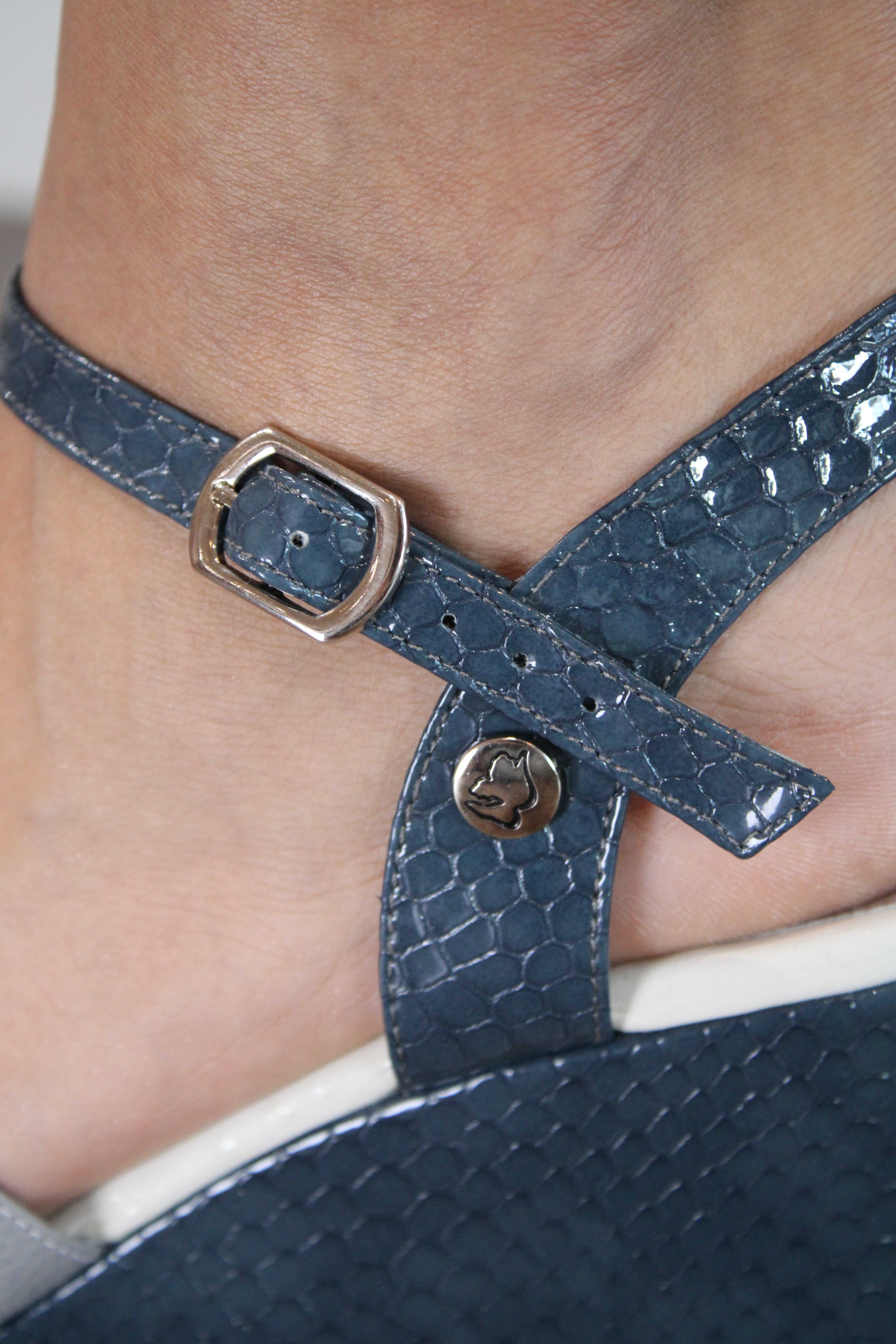 Teal Blue Leather Platform with Three Straps | Ref 5709