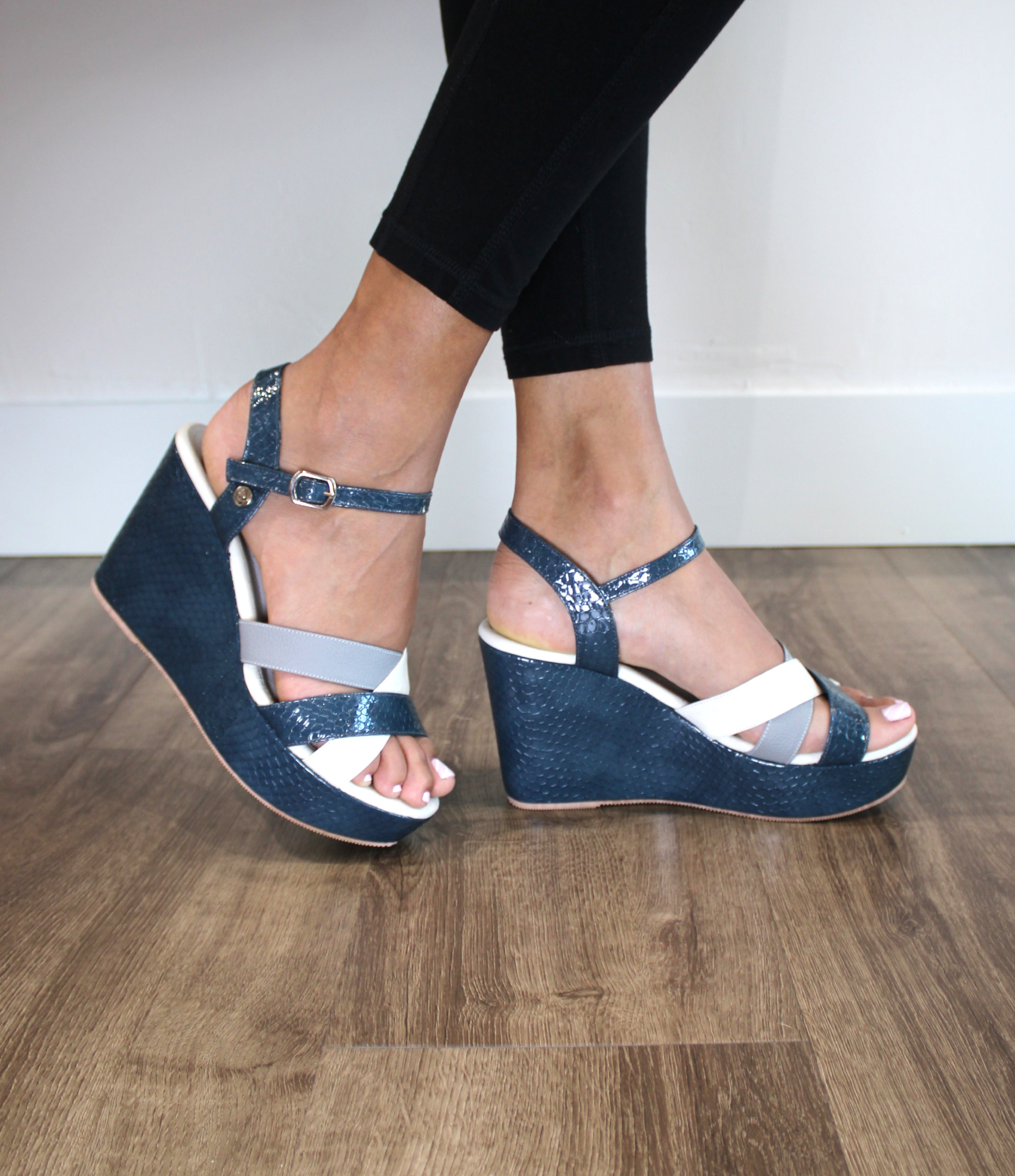 Teal Blue Leather Platform with Three Straps | Ref 5709